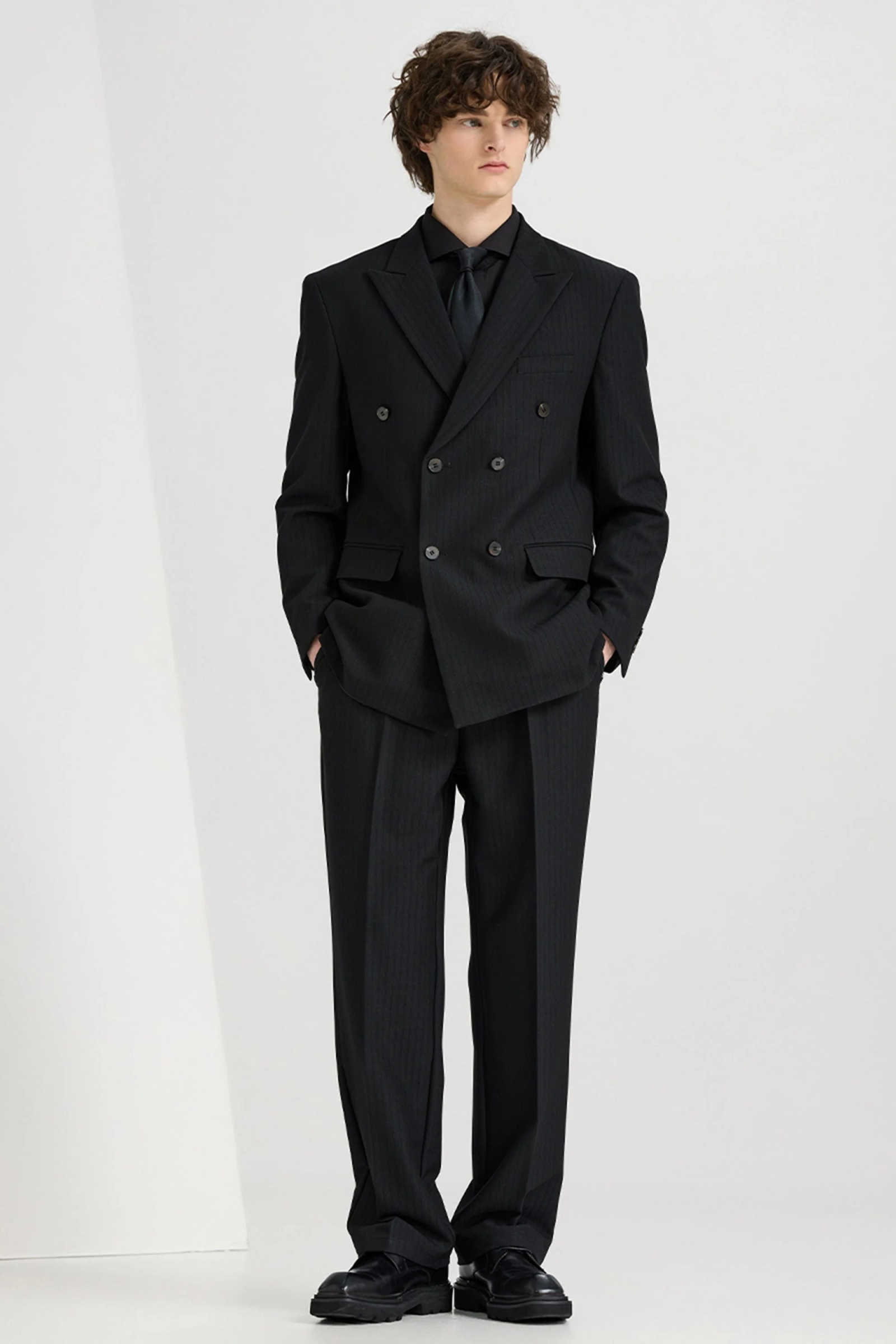 Formal Wedding TuxedosJacket Pants Pinstripe Men Suit Classic Peaked Lapel Double Breasted Evening Prom Groom Blazers Customized