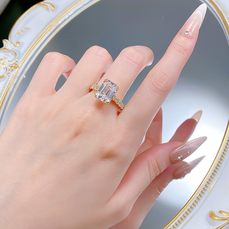 Choucong Ins Top Sell Wedding Rings Luxury Jewelry Genuine 100% 925 Sterling Silver Emerald Cut Lab Moissanite Diamond Gemstones 18K Gold Party Women 