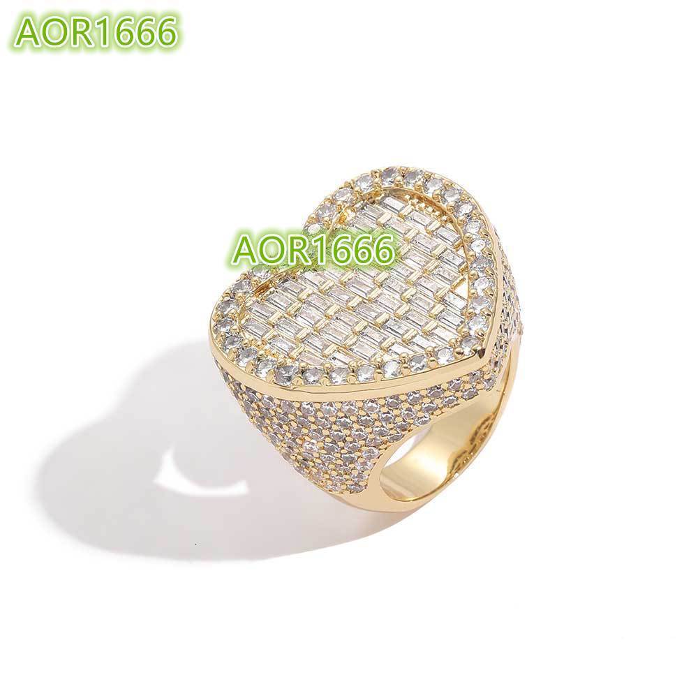 New European and American street trend leader; vertical T-shaped heart ring; personalized hip-hop moissanite heart ring.