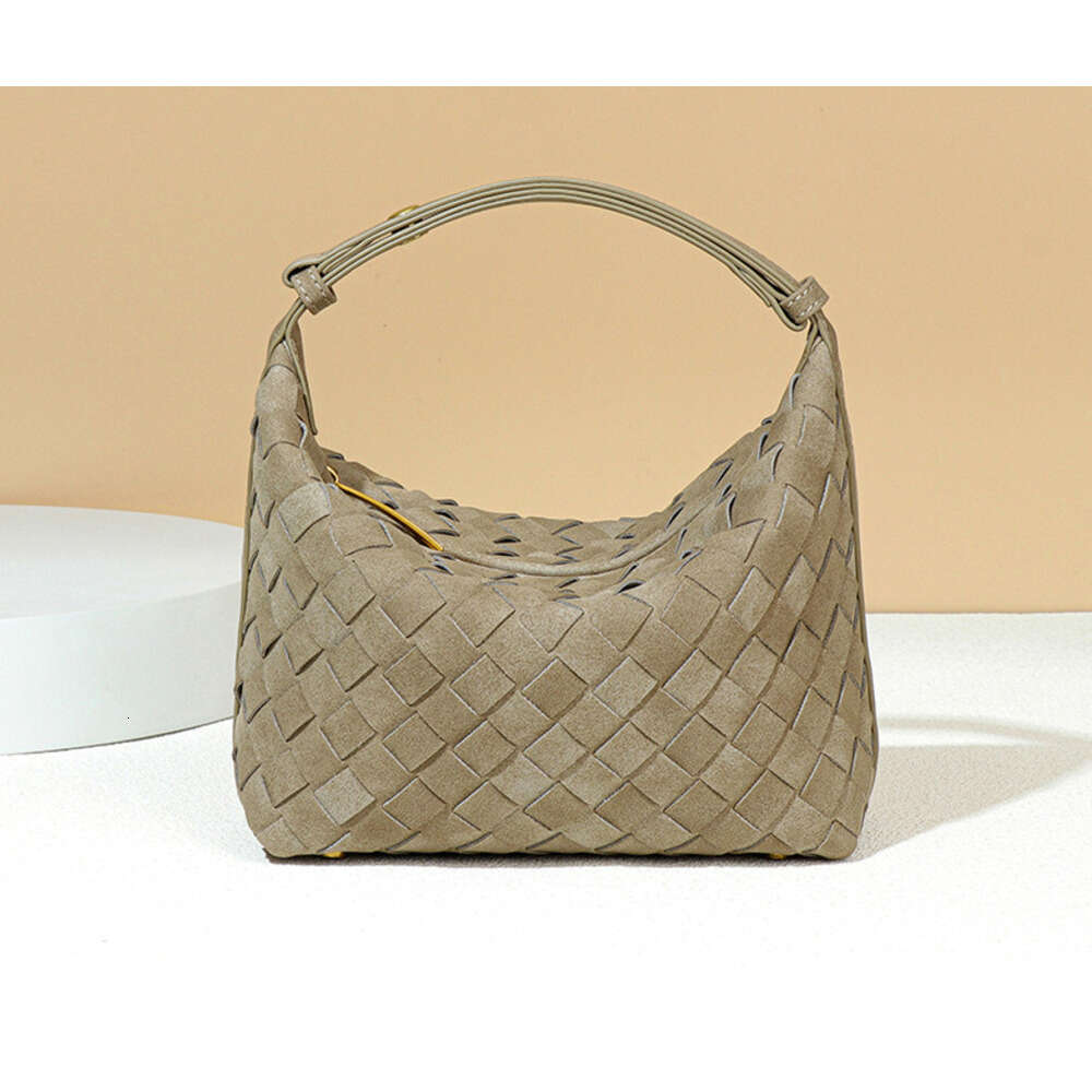 Women's High-End Lunch Box Niche Design Autumn Winter Matte Material Underarm Woven Shoulder Bag Handbag