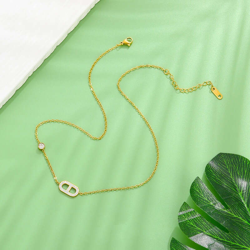 Titanium Steel Double D English Letter Necklace for Women, Light Niche Design, Elegant and Exquisite Collarbone Chain