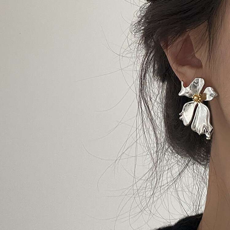Mirror Flower Sier Needle Design Metal Petal High-end Fashionable Elegant Earrings