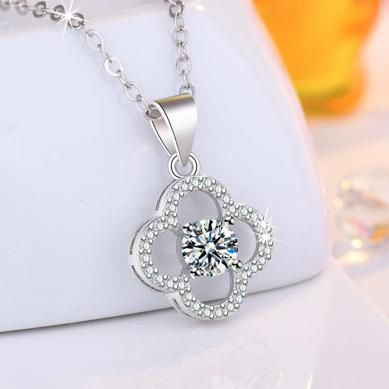 Korean Style Trendy Moissanite Four-Leaf Clover Inlaid Dia Hollow Lucky Everyday Versatile Necklace Pendant Gift for Girlfriend