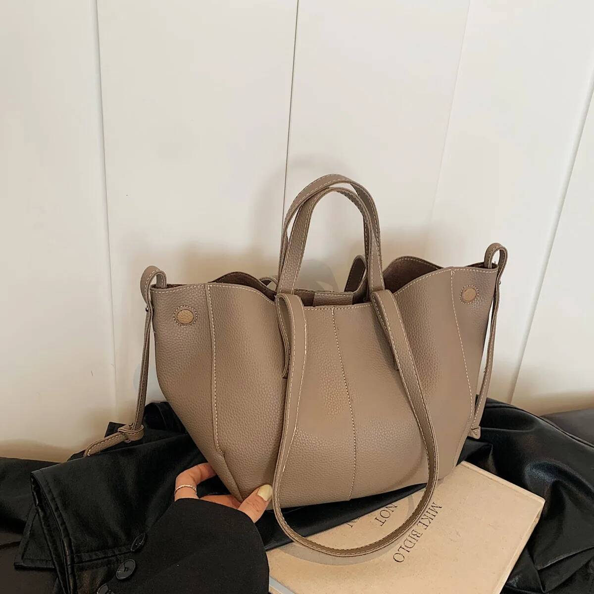 Large Capacity Leather Women s Commuting Bag Shopping Travel Bag Lychee Pattern Solid Color Simple Style Women s Shoulder Bag Versatile Handbag