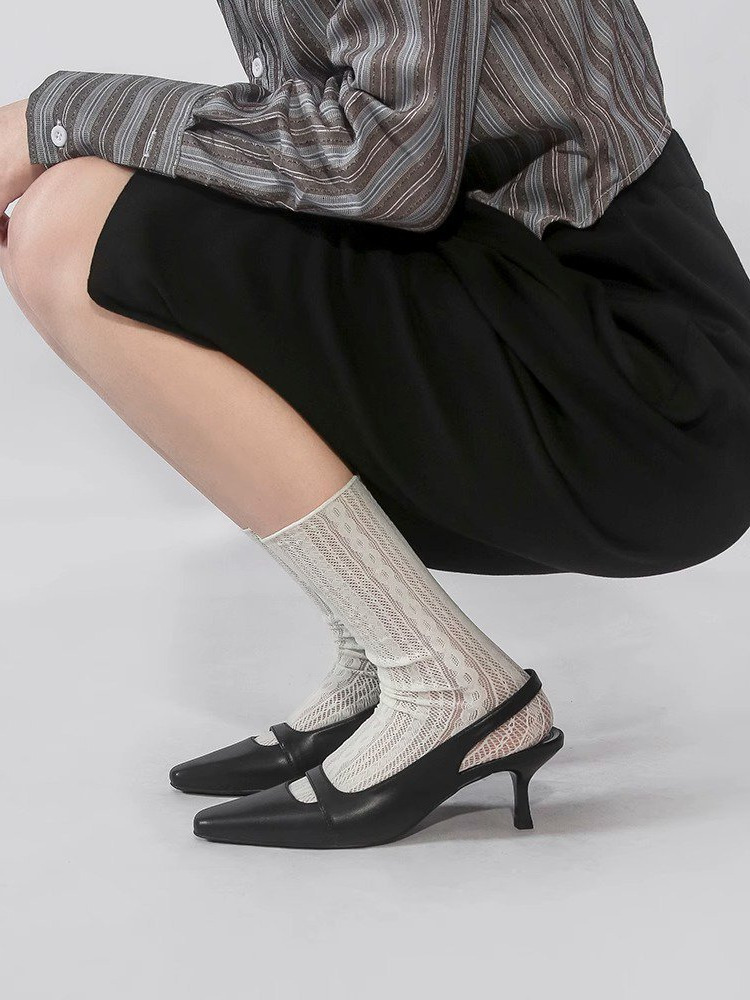 2025 Autumn New French Retro Thin Heel Bareback Low Heel Shoes Light Luxury Elegant Pointed Design Women's High Heels Designer Shoes