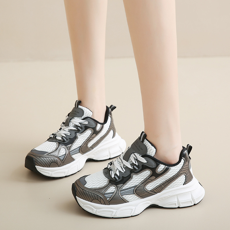 hot Free shipping designer Running Shoes for woman sport outdoor vintage Breathable Athleisure trainer black white Casual Shoes