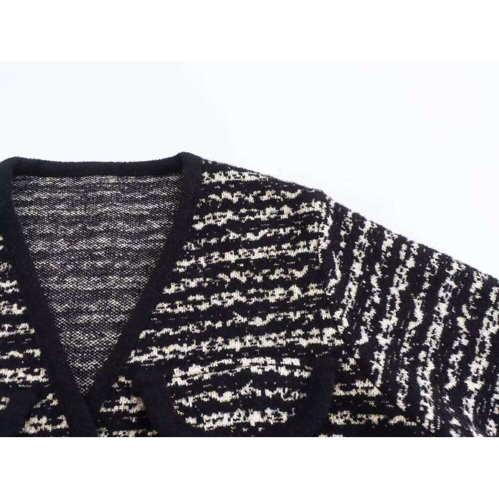 DHEssentials 2025 Autumn New French Style Chanel-inspired Gold Thread V-neck Wave Pattern Knitted Trim Sweater Jacket