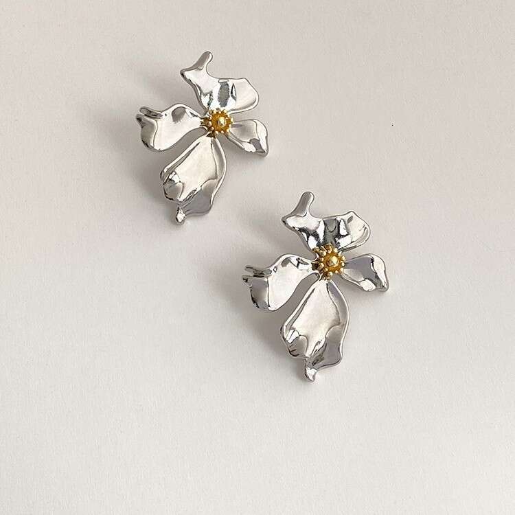 Mirror Flower Sier Needle Design Metal Petal High-end Fashionable Elegant Earrings