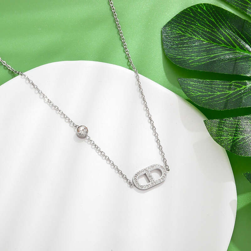 Titanium Steel Double D English Letter Necklace for Women, Light Niche Design, Elegant and Exquisite Collarbone Chain