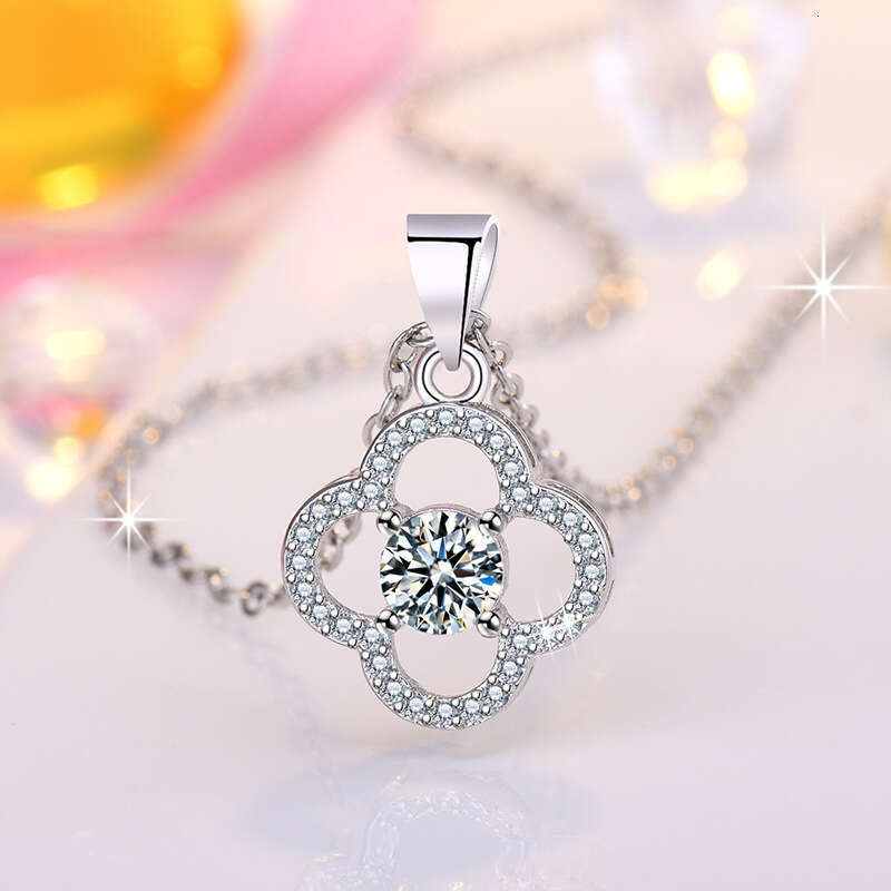 Korean Style Trendy Moissanite Four-Leaf Clover Inlaid Dia Hollow Lucky Everyday Versatile Necklace Pendant Gift for Girlfriend