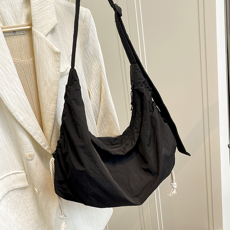 2025 Autumn Large Capacity Handbag Fashion Simple Exquisite Luxury Party Handbag Travel Daily Shopping Commuting Multi functional Shoulder Bag