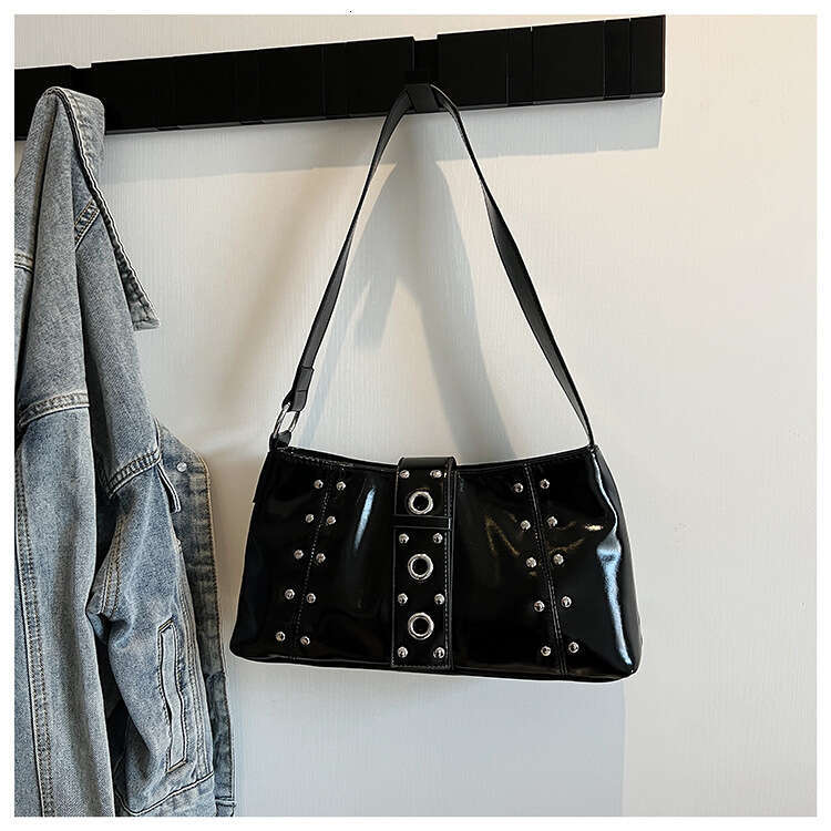 2025 New Korean Style Casual Large Capacity Underarm for Women Simple Commuter Tote Soft Designer Bags Shoulder Bag