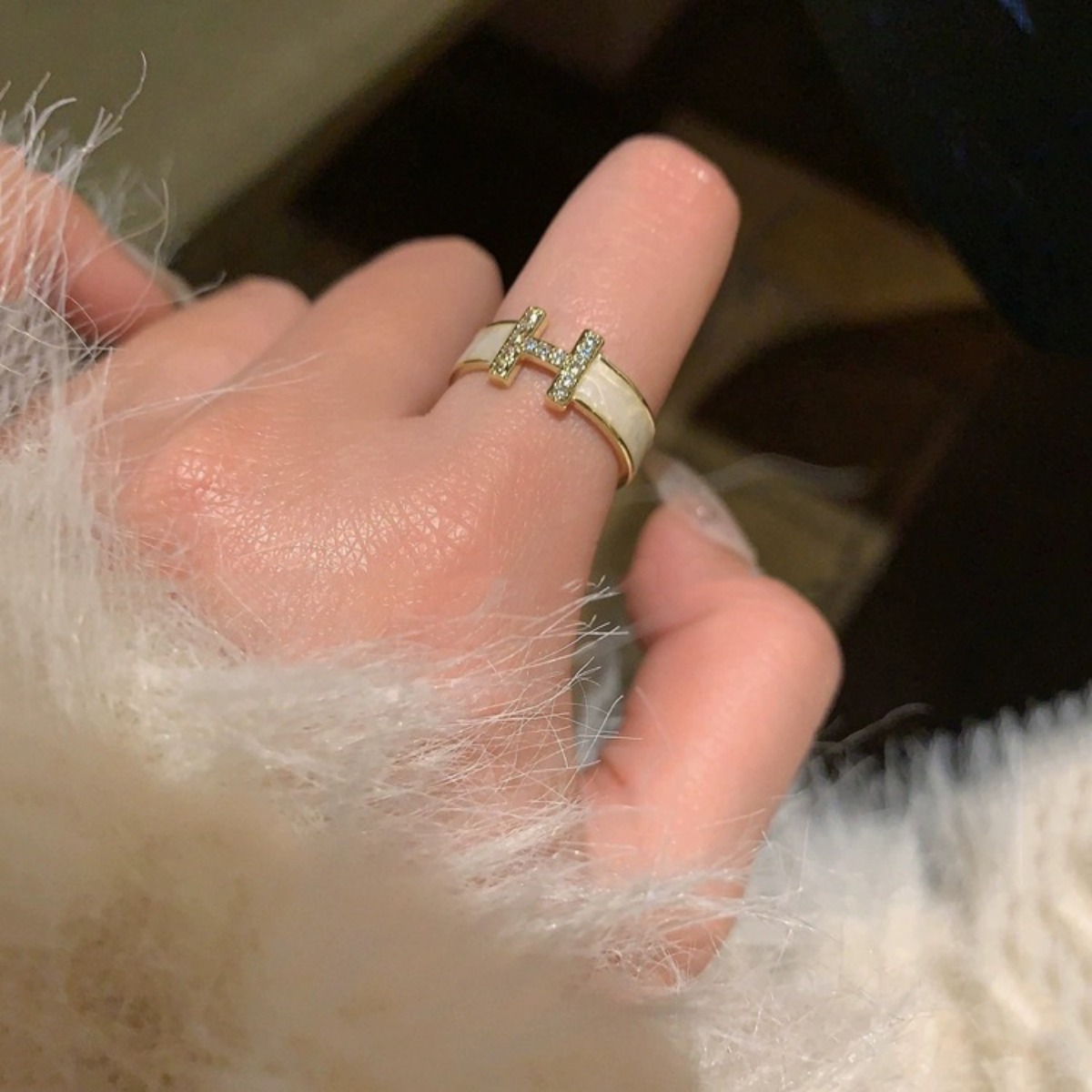 Fine Craft Letter H Light Luxury Enamel First Strong Female Drop Glaze 18CT Gold Advanced Adjustable Size Original Jewelry Designer Ring