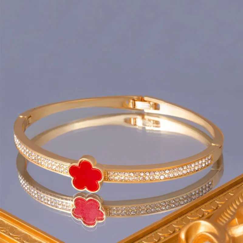 High Quality Inlaid Zircon Hot Selling Plum Bloss Plant Five Flower Bangle Bracelet for Wen Lucky Jewelry Gifts S250912