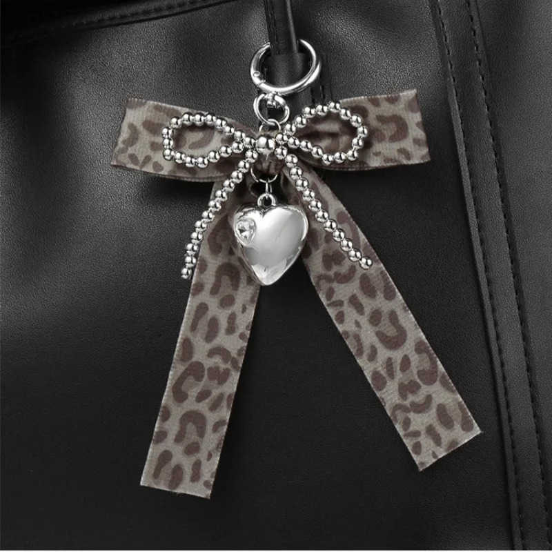 Y2k Fashion Leopard beads Ribbon Love Bow Keychain Imitation pearl Key Ring Student Womens Charms Bag Backpack Pants Decoration M250912