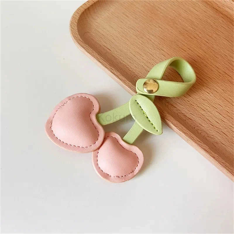 Keychain Cherry Pendant Chelsea Creative Bag Women Schoolbag Love Leather Bag Charm Accessories Vintage Versatile Bag Keychain M250912