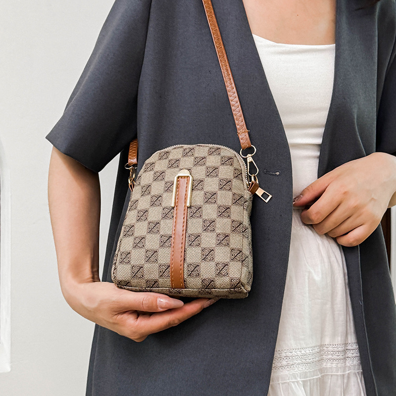 Textured Printed Luxury Bag Pattern Free Shipping Winter New Fashion Trendy Designer Bag Simple Vertical Crossbody Phone Shoulder Small Square Bag