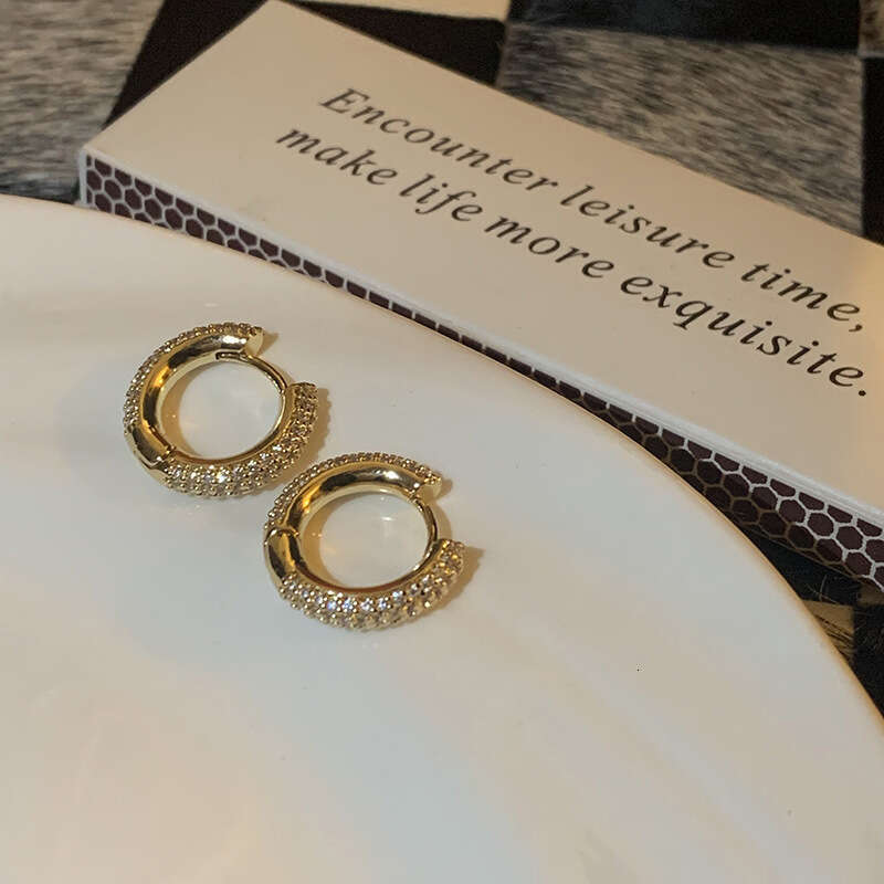 Ins Fashionable Super Shiny Rhinestone Hoop Earrings Minimalist Style Hoops Ear Clips High-end Elegant Light Fashion 2022