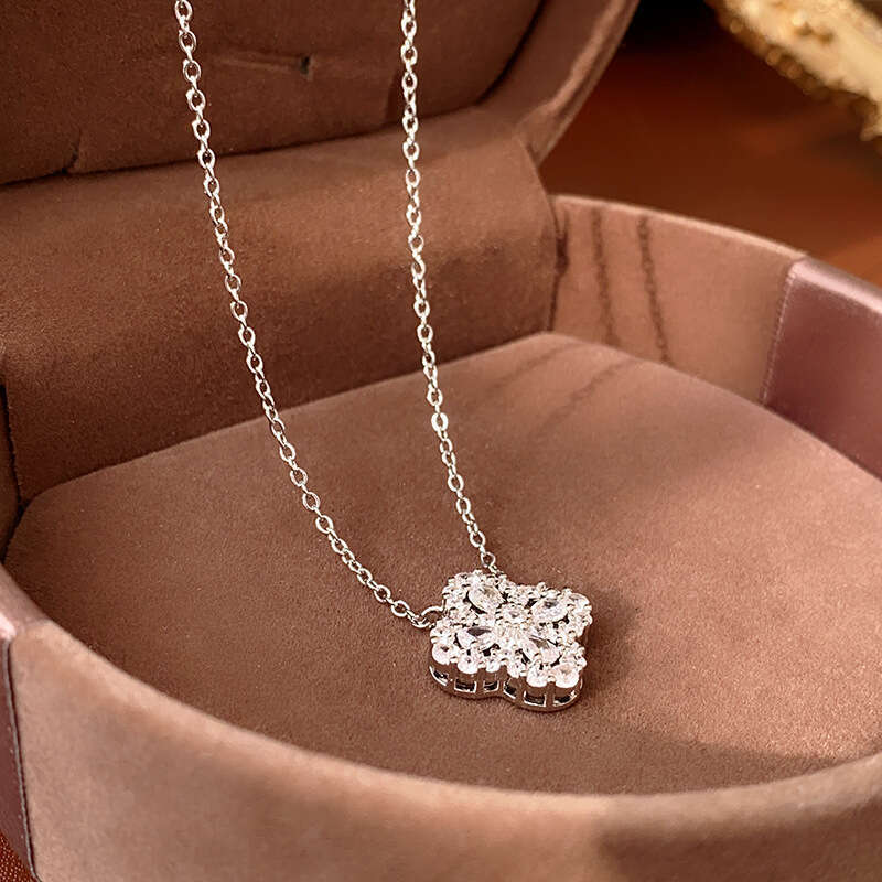 Sier Needle Zircon Flower Hollow Simple Fashionable Elegant Clavicle Chain Versatile Light High-end Sense Necklace