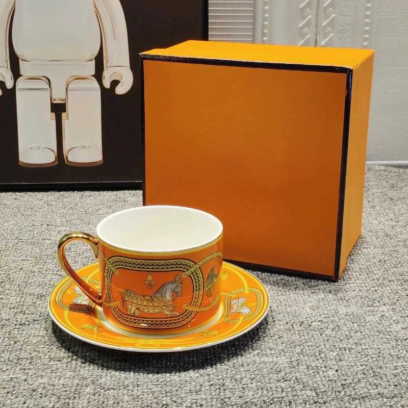 Luxury European Style Coffee Cups and Saucers Set Afternoon Tea Bone China Cups and Saucers Gift Box Set 2 Cups and 2 Saucers Y250912