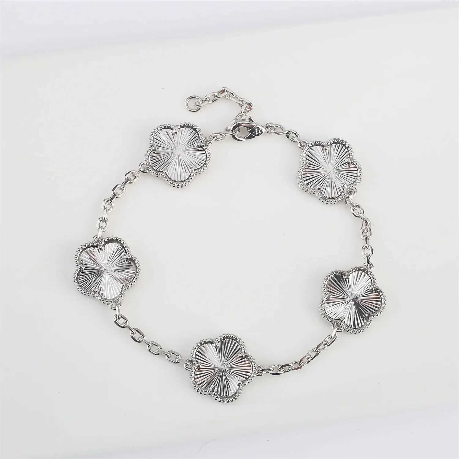 New Design Metal Plum 5 Flower Plant Bracelet Earring Gold Copper Plating Waterproof High Quality Wen Jewelry Gift S250912