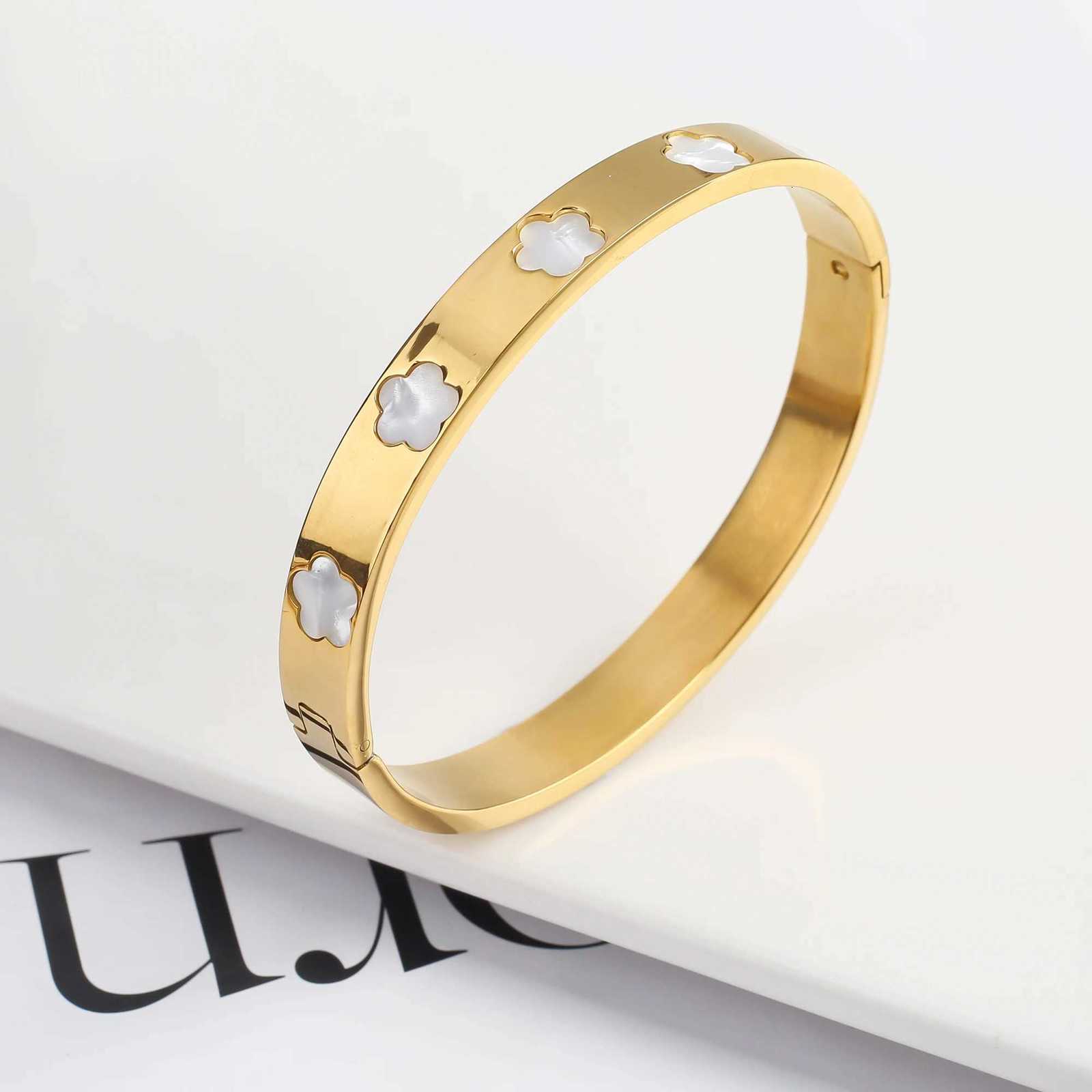 Bracelet Cute Flower Jewelry Steel New Plum Stainl Bloss Five Wens Waterproof Accories Luxury Gift S250912 SAW33.