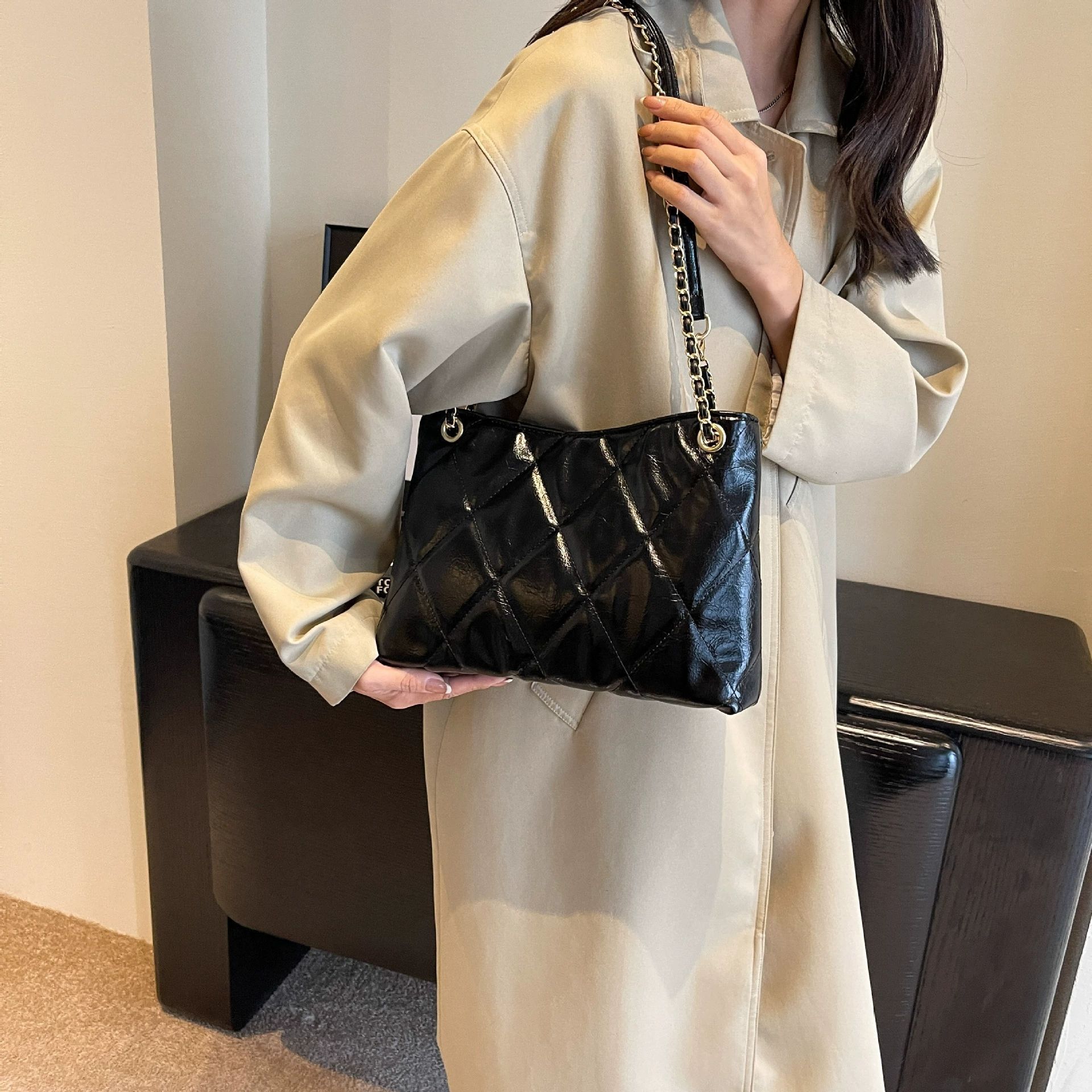 TB BHULAMTE Designer Women's Bag 2025 New Multi Functional Fashion Quilted Embroidery Design Solid Color Chain Commuter Crossbody Bag Single Shou