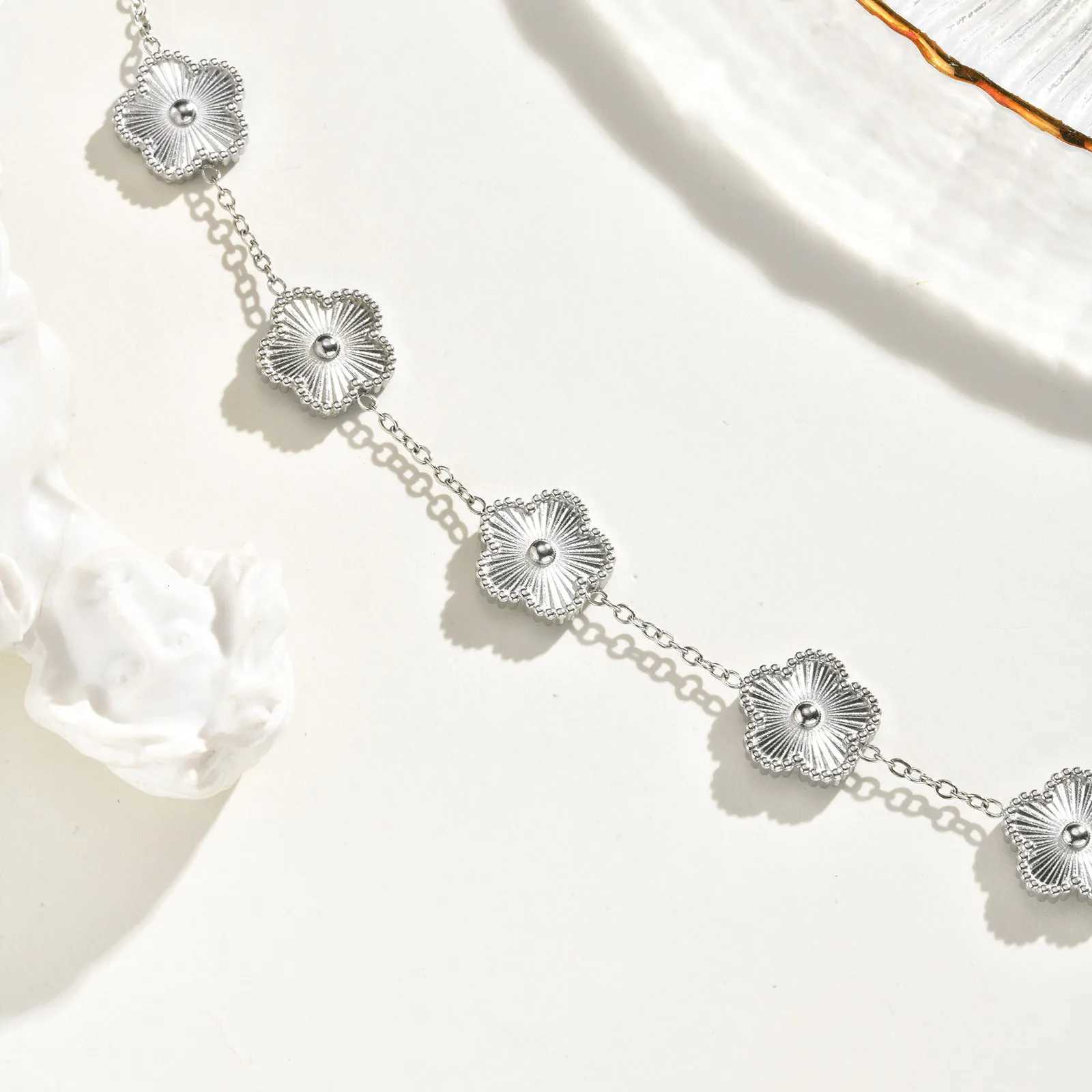 Vnox Stainl Steel Colorf Cute Hand Bracelet For Wan Fashion Five Flower Lucky Jewelry Accories Gift To Her S250912