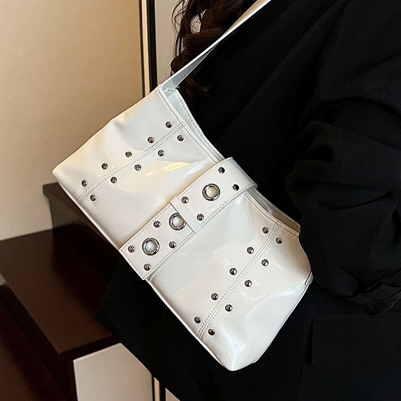 2025 New Korean Style Casual Large Capacity Underarm for Women Simple Commuter Tote Soft Designer Bags Shoulder Bag