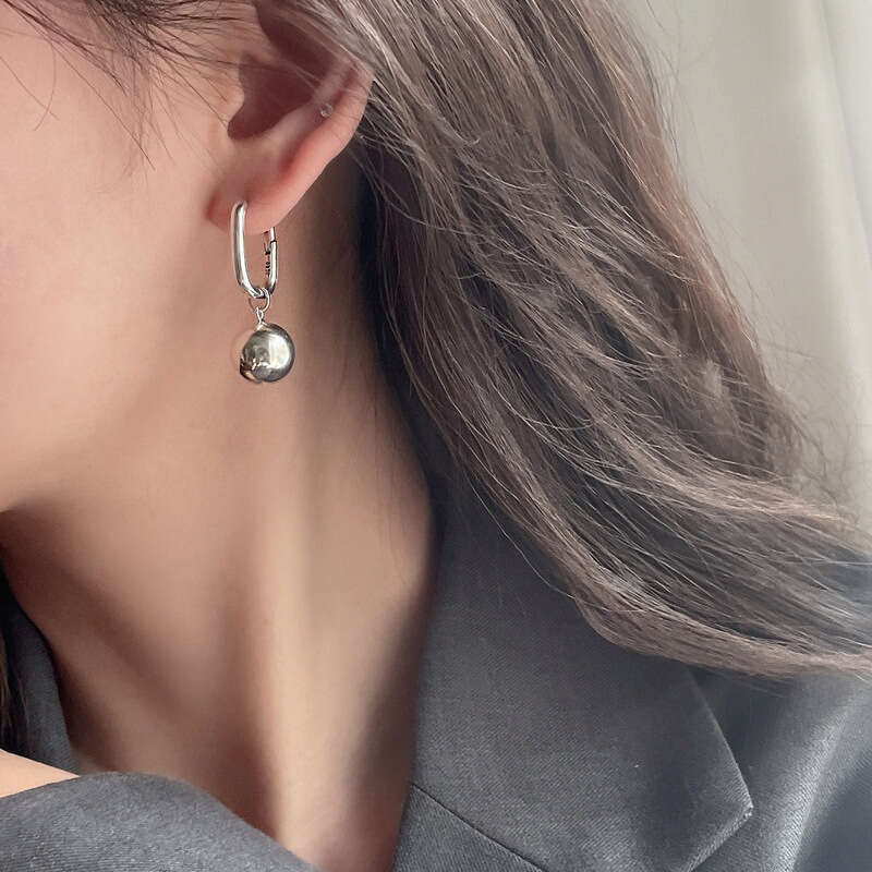 Elegant INS Simple Round Ball Earrings for Women, Niche Design, Light , High-End Fashion Earrings, 2022 New Model