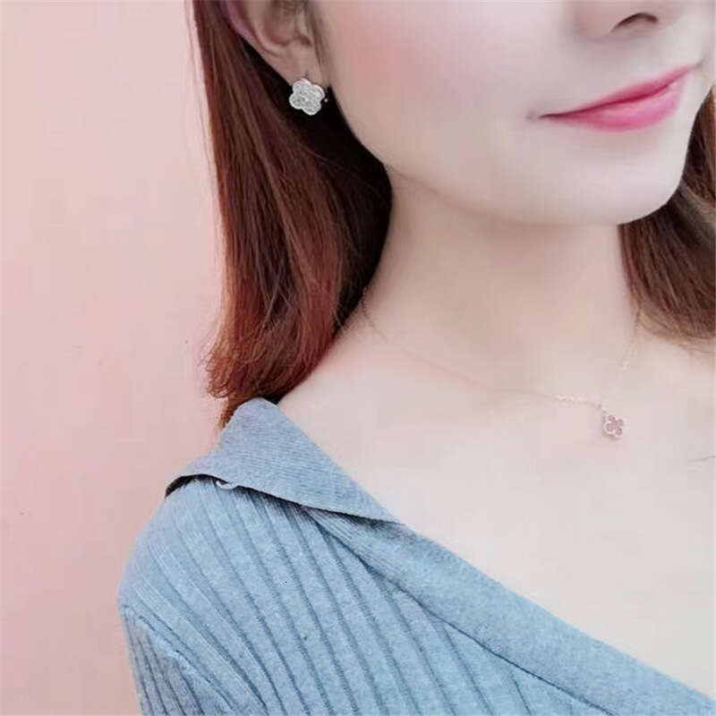 Full Dia Four-Leaf Clover High-End Earrings for Women, Ins Light Fashion French Niche Minimalist Style Earrings, Tea Series Floral