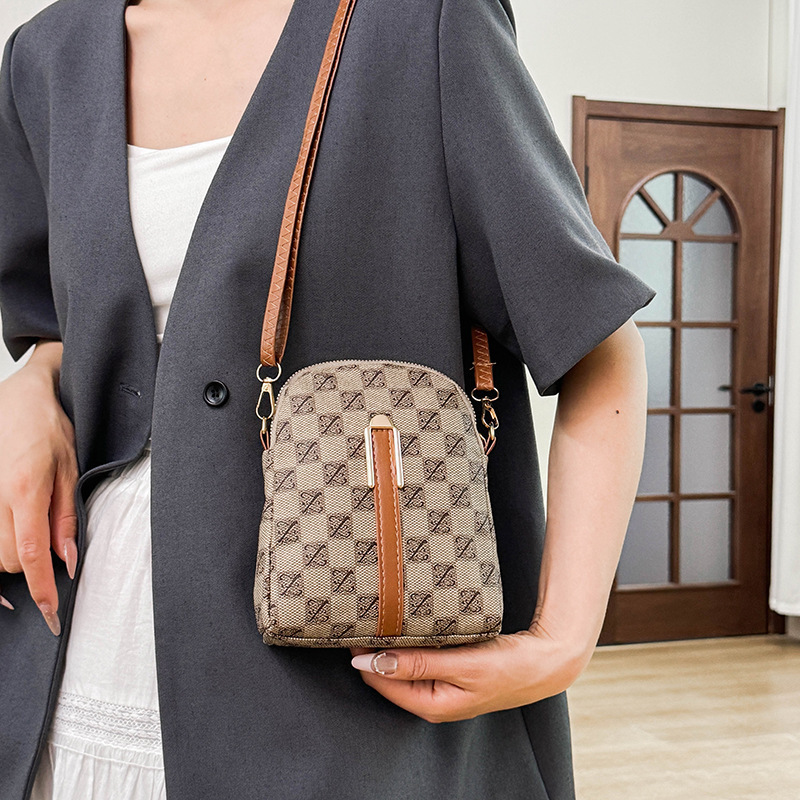 Textured Printed Luxury Bag Pattern Free Shipping Winter New Fashion Trendy Designer Bag Simple Vertical Crossbody Phone Shoulder Small Square Bag