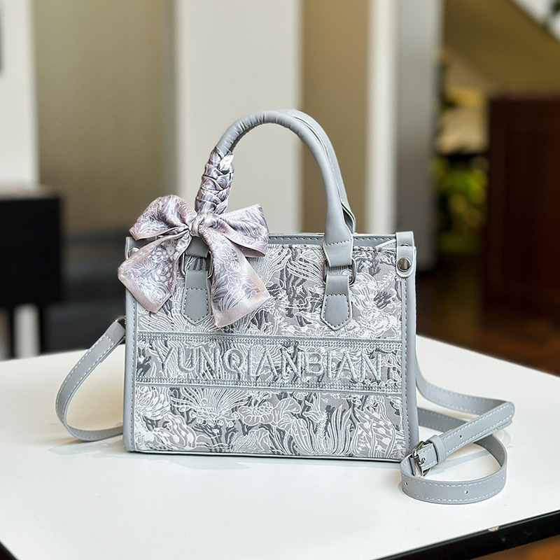Vintage Leather Crossbody Bag: Elegant Large Tote Handbag for Women - Versatile Fashion Bag.