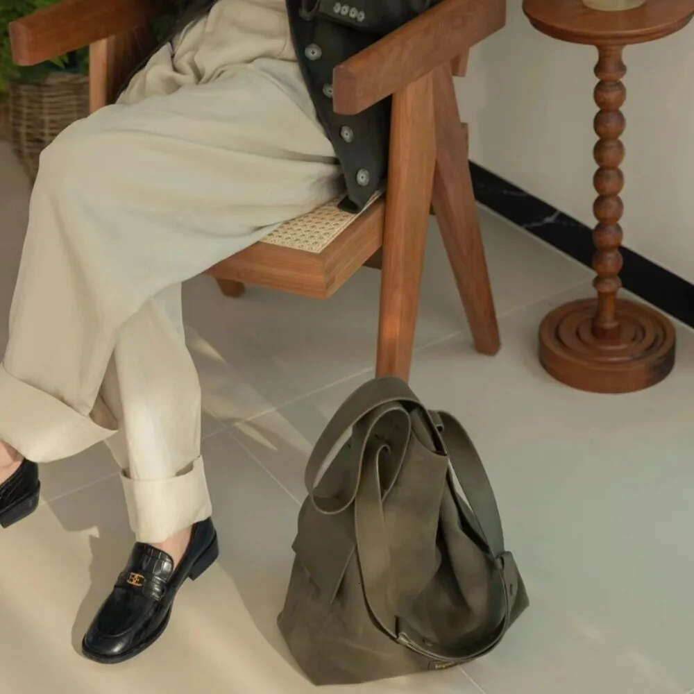 Best Seller Designer Business Commuting Outdoor Portable Suede Ear Tote Shoulder Crossbody Handbag Bucket Bag Master Handmade Light Gift