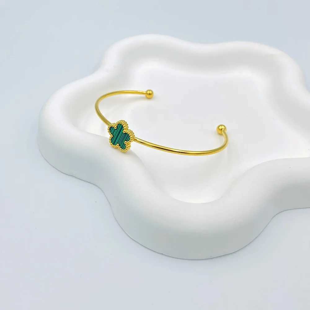 New Stainl Steel Five Flower Cuff Bracelet for Wan Fashion Gold Plated No Fade Bangle Party Jewelry Accories S250912