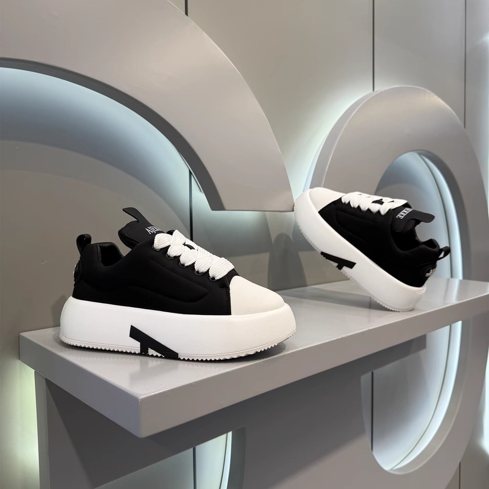 TOP Designer 2025 New Men's Low-top Thick-soled Height-increasing White Shoes Fashion Versatile Solid Color Autumn Men's Shoes Flat Shoes 24