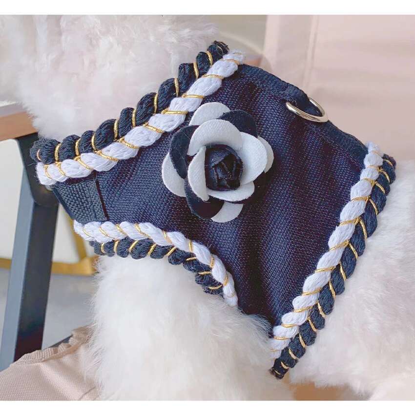 Dog Collars Designer Luxury leash Pet camellia cat chest and back Pets travel set suitable for small and medium sized dogs and cats