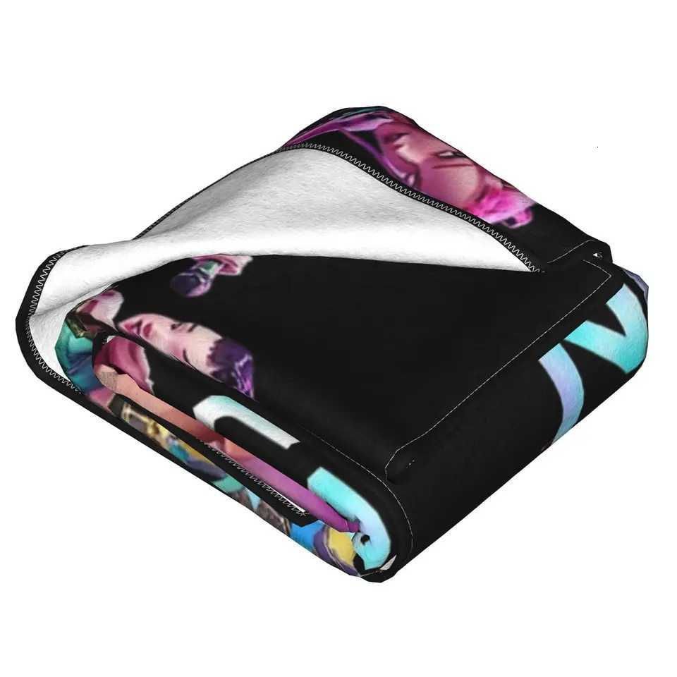 Huntrix saja boys Flannel Blanket Kpop Demon Hunters Vintage Throw Blankets for Bed Sofa Couch 200x150cm BedspreadsXJ250912