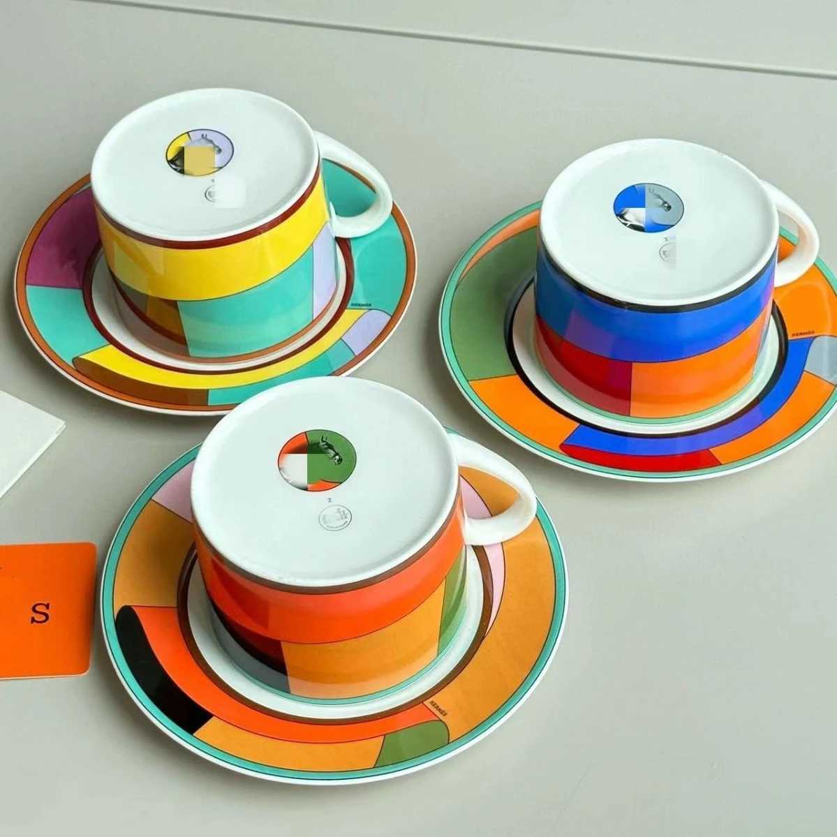 Luxury Light Luxury Bone China 2 Cups 2 Plates 2 Spoons Coffee Cups and Saucers Set European Afternoon Tea Set Gift Box Gift Y250913