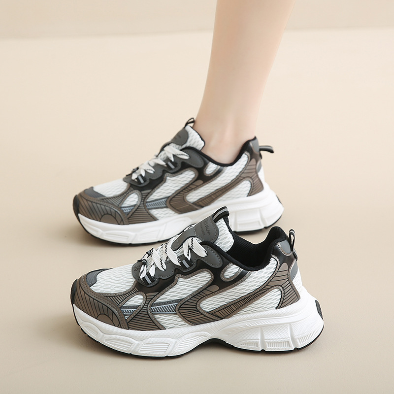 hot Free shipping designer Running Shoes for woman sport outdoor vintage Breathable Athleisure trainer black white Casual Shoes