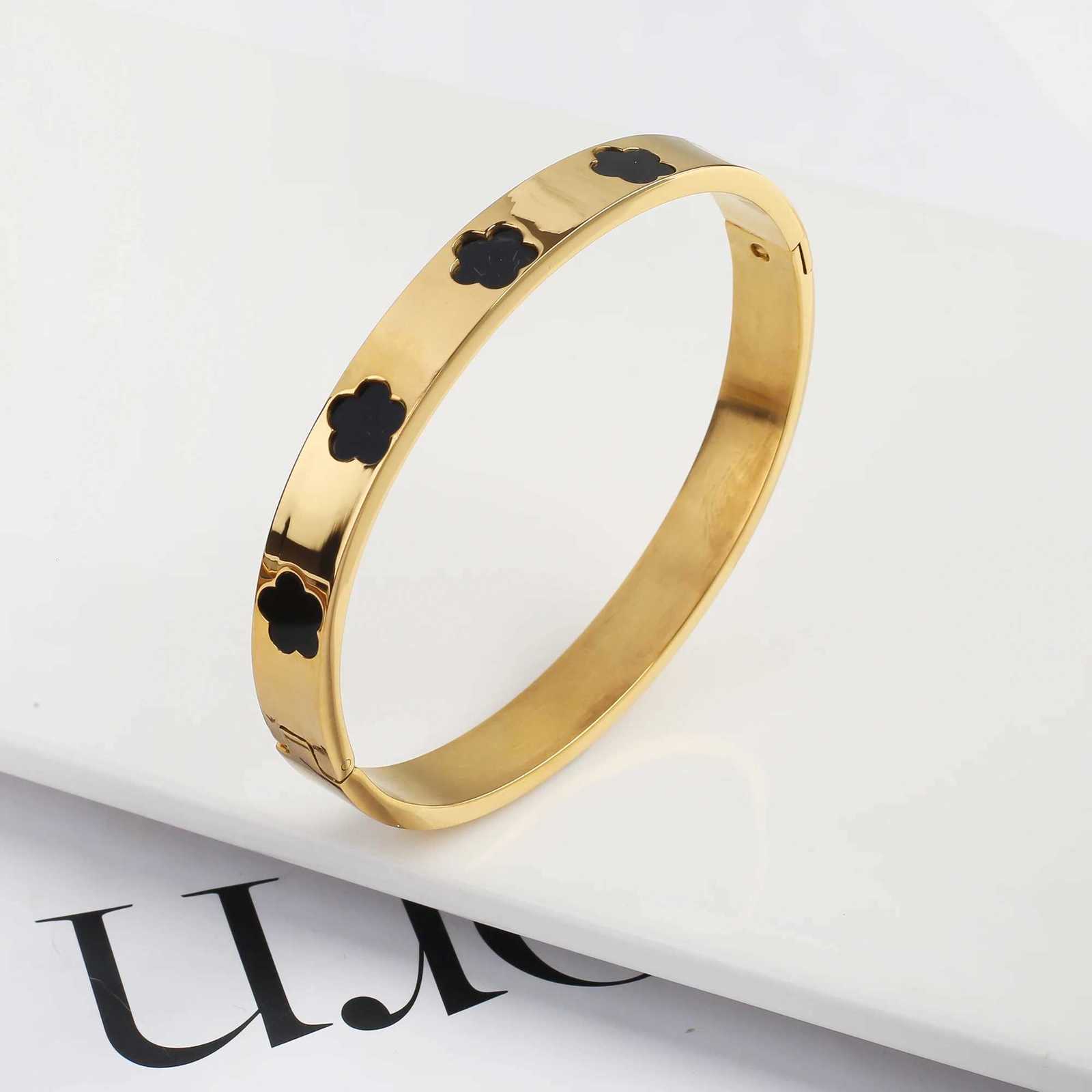 Bracelet Cute Flower Jewelry Steel New Plum Stainl Bloss Five Wens Waterproof Accories Luxury Gift S250912 SAW33.