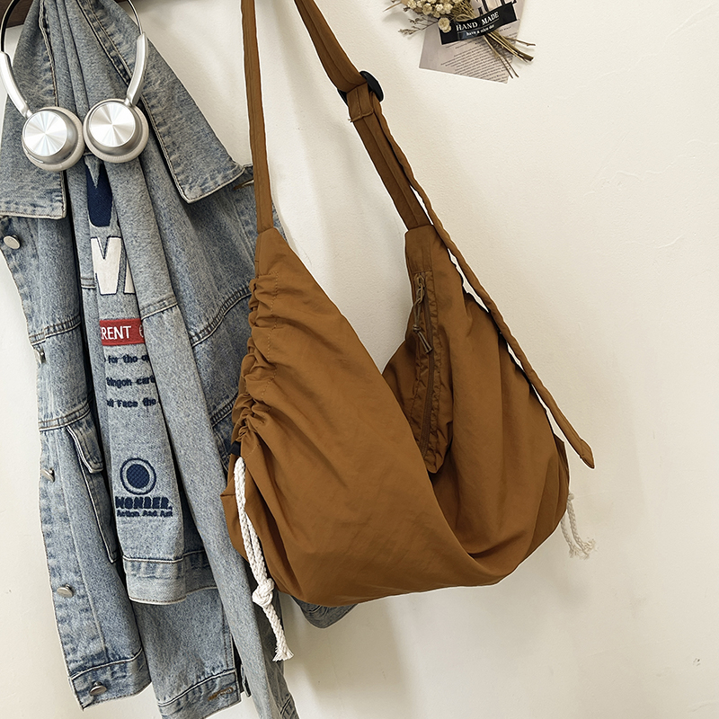 2025 Autumn Large Capacity Handbag Fashion Simple Exquisite Luxury Party Handbag Travel Daily Shopping Commuting Multi functional Shoulder Bag