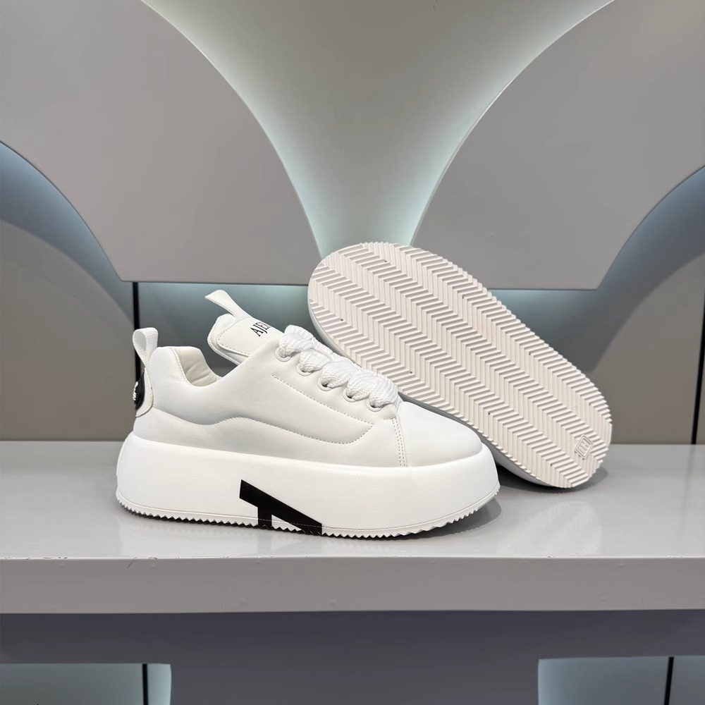 TOP Designer 2025 New Men's Low-top Thick-soled Height-increasing White Shoes Fashion Versatile Solid Color Autumn Men's Shoes Flat Shoes 24