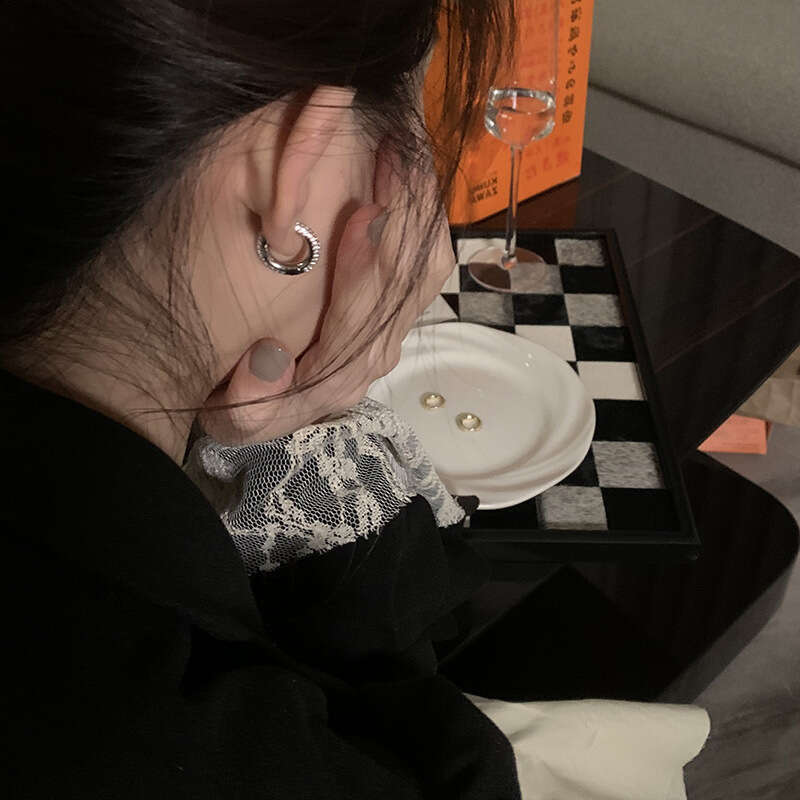 Ins Fashionable Super Shiny Rhinestone Hoop Earrings Minimalist Style Hoops Ear Clips High-end Elegant Light Fashion 2022