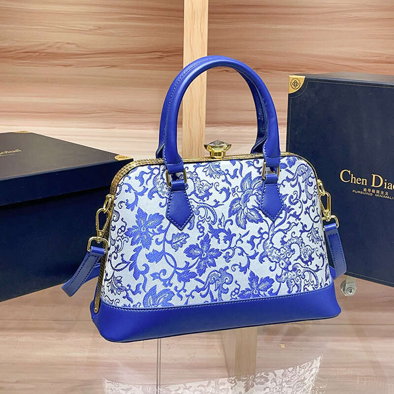 2025 New Women's Single Shoulder Crossbody Fashion Pillow Internet Celebrity Box Bag Shell Handbag