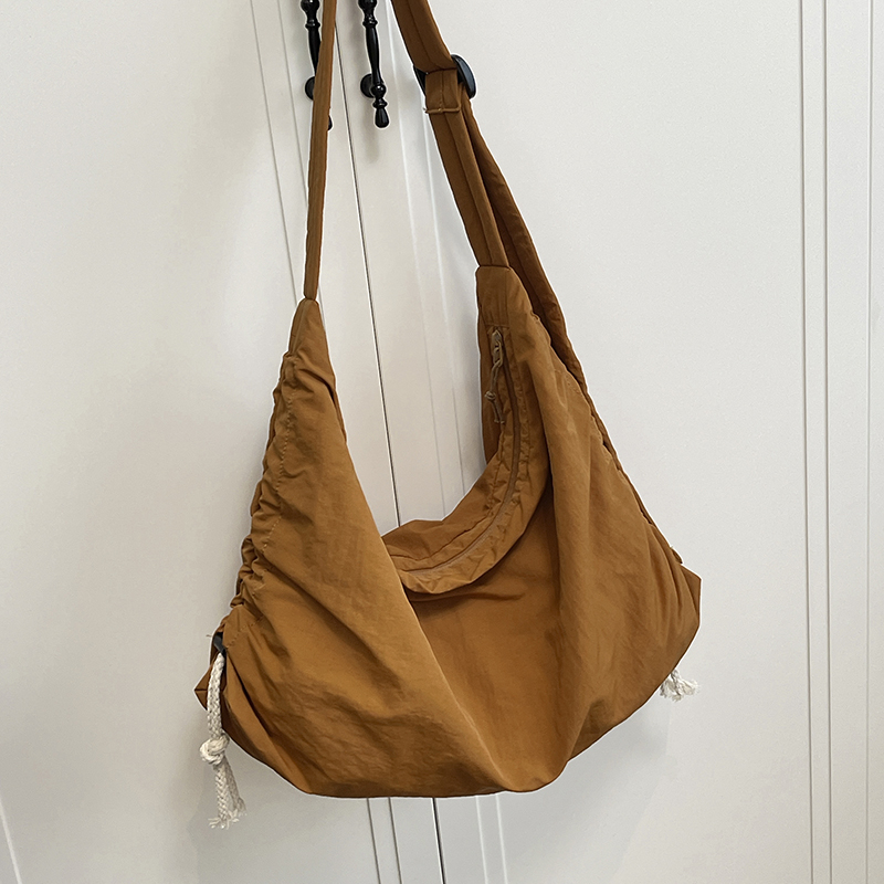 2025 Autumn Large Capacity Handbag Fashion Simple Exquisite Luxury Party Handbag Travel Daily Shopping Commuting Multi functional Shoulder Bag