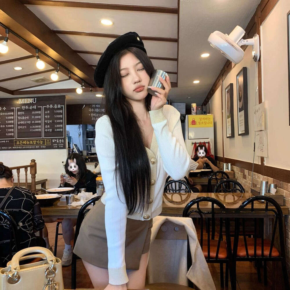 DHEssentials Chanel Style Knitted for Women 2025 Autumn New Slim Fit High Waist V-Neck Short Fashionable Cardigan