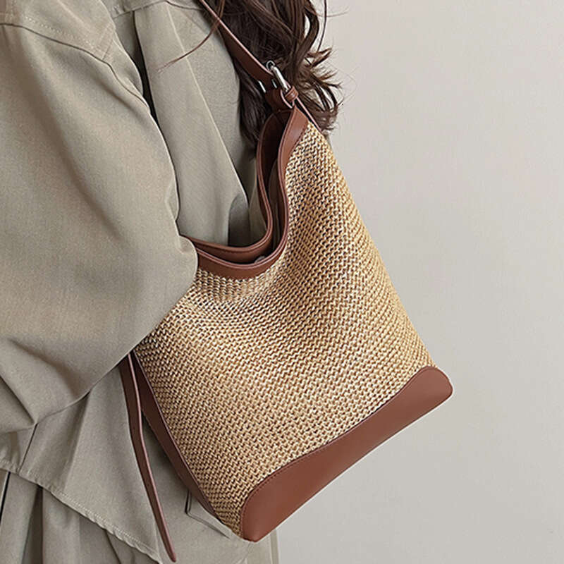 2025 New Korean Style Simple Woven Shoulder Designer Bags Large Capacity Underarm Fashion Trend Lightweight Bucket Bag