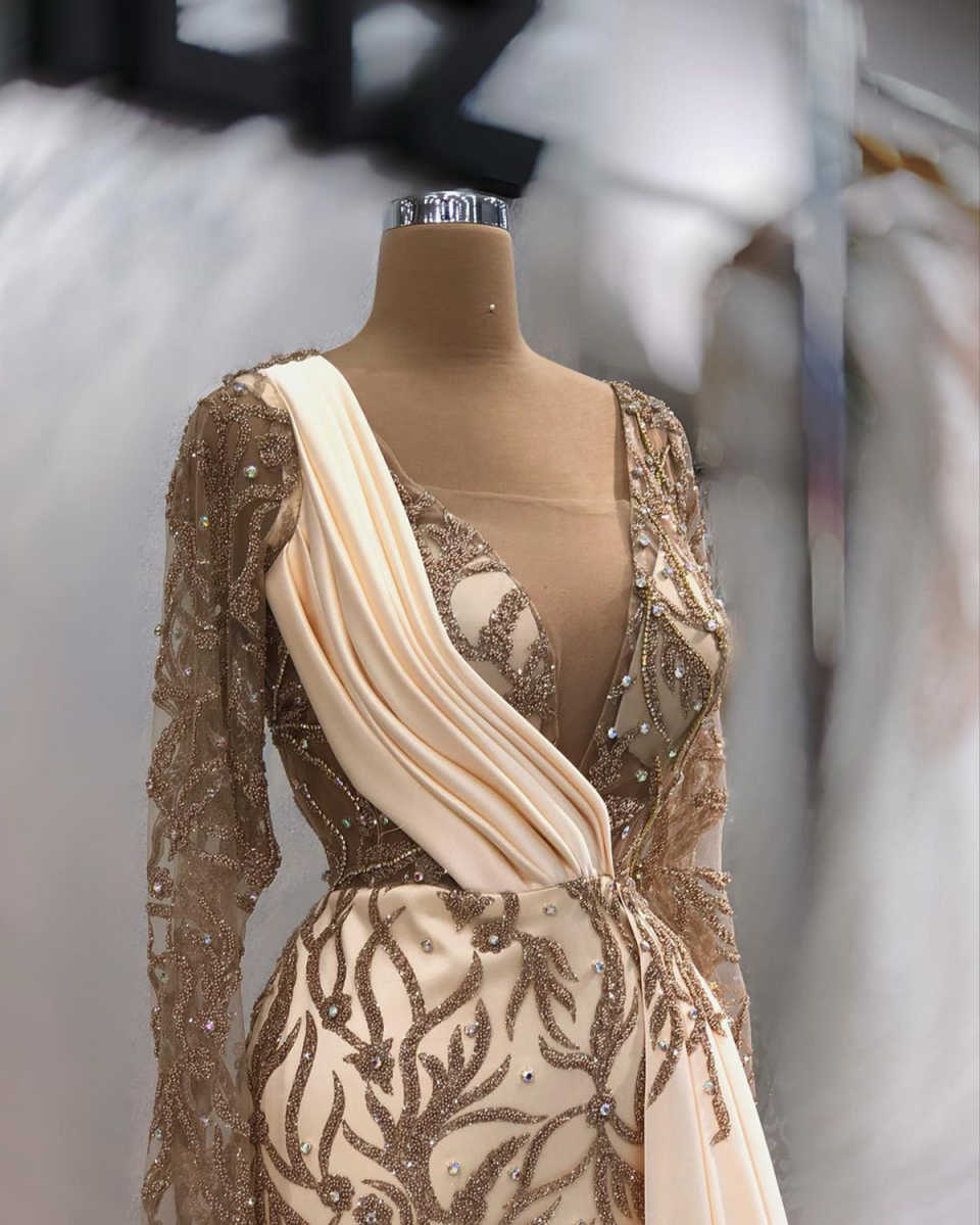 Elegant Beadeds Evening Gowns Long Sleeve Deep V-Neck Prom Dresses Crystals Appliques Celebrity Party Customized