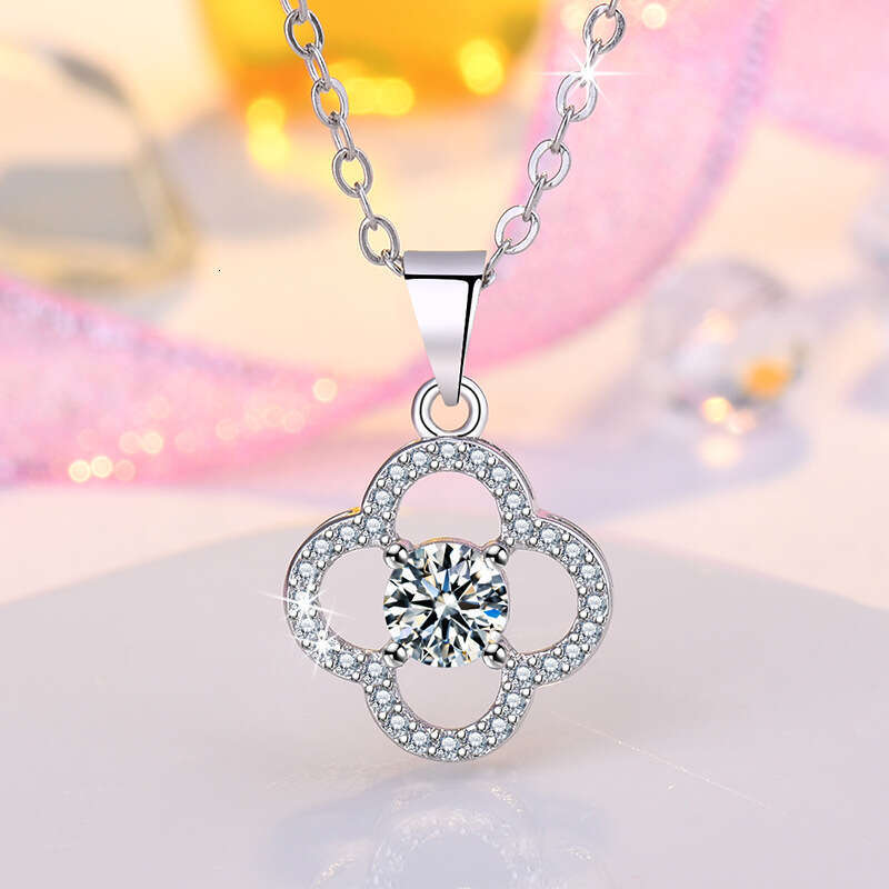 Korean Style Trendy Moissanite Four-Leaf Clover Inlaid Dia Hollow Lucky Everyday Versatile Necklace Pendant Gift for Girlfriend